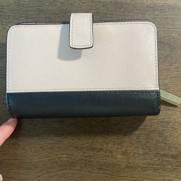 kate spade medium wallet - Picture 3 of 10